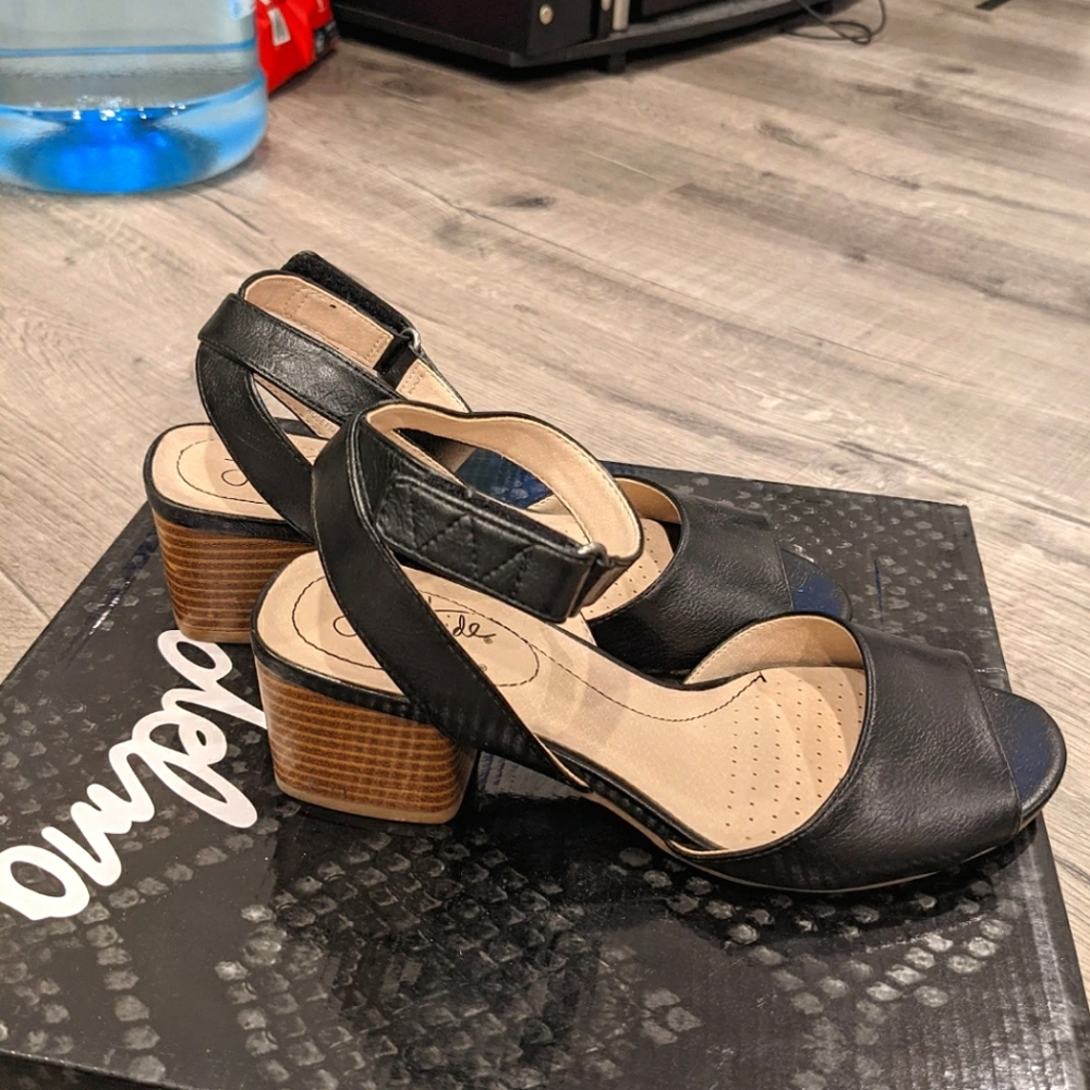 Women shoes size 6